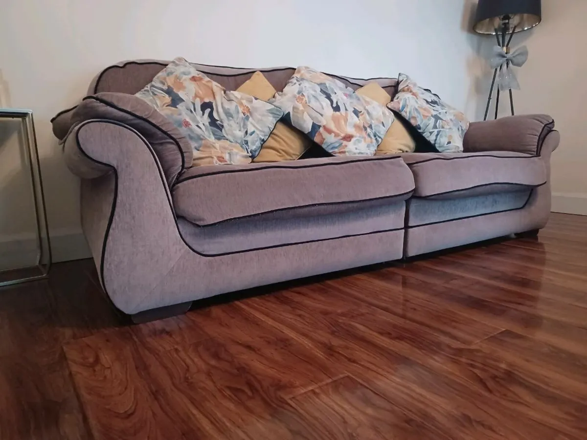 4 seater plus 1 seater - Image 4