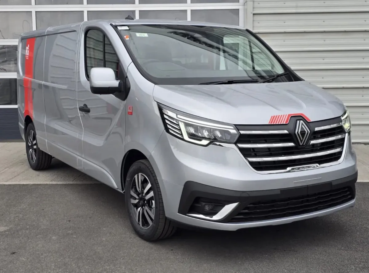 Renault Traffic Exclusive 150BHP Automatic  Silver - Image 1