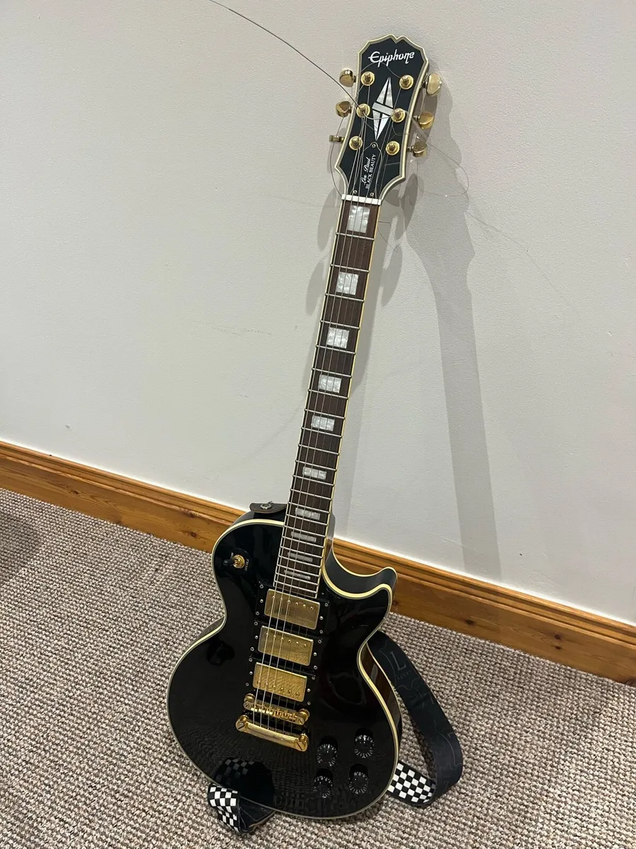 Electric guitar - Image 1