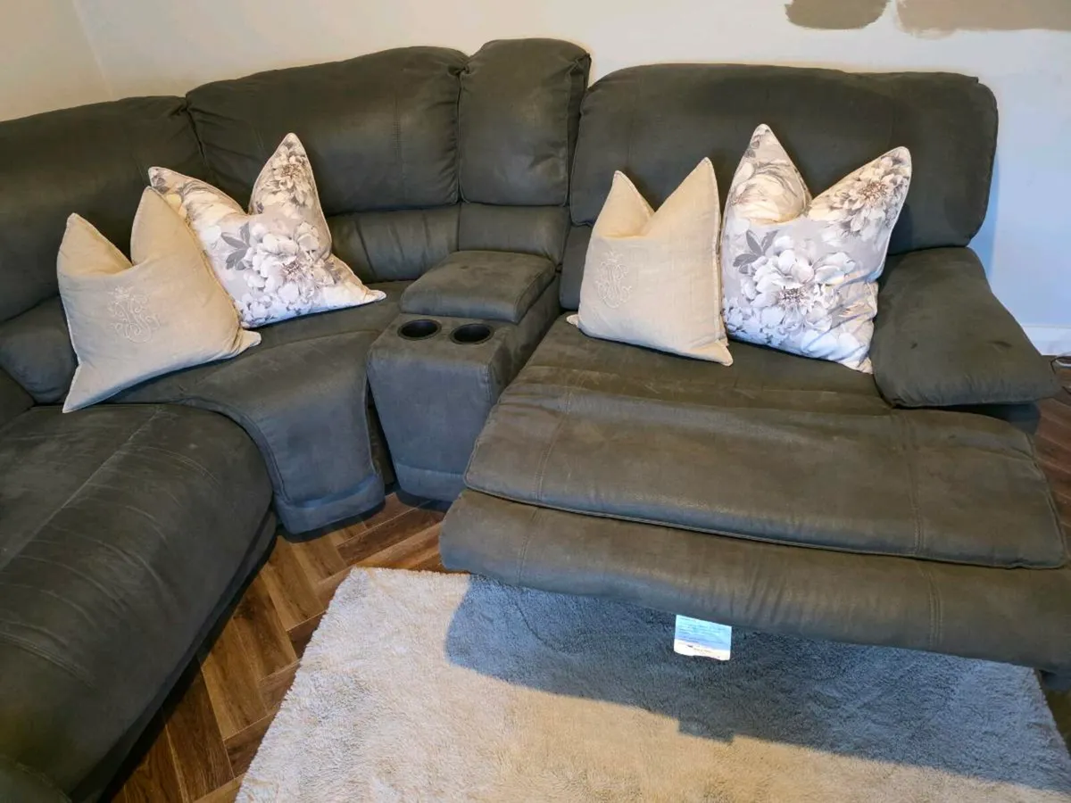 L shaped couch - Image 3