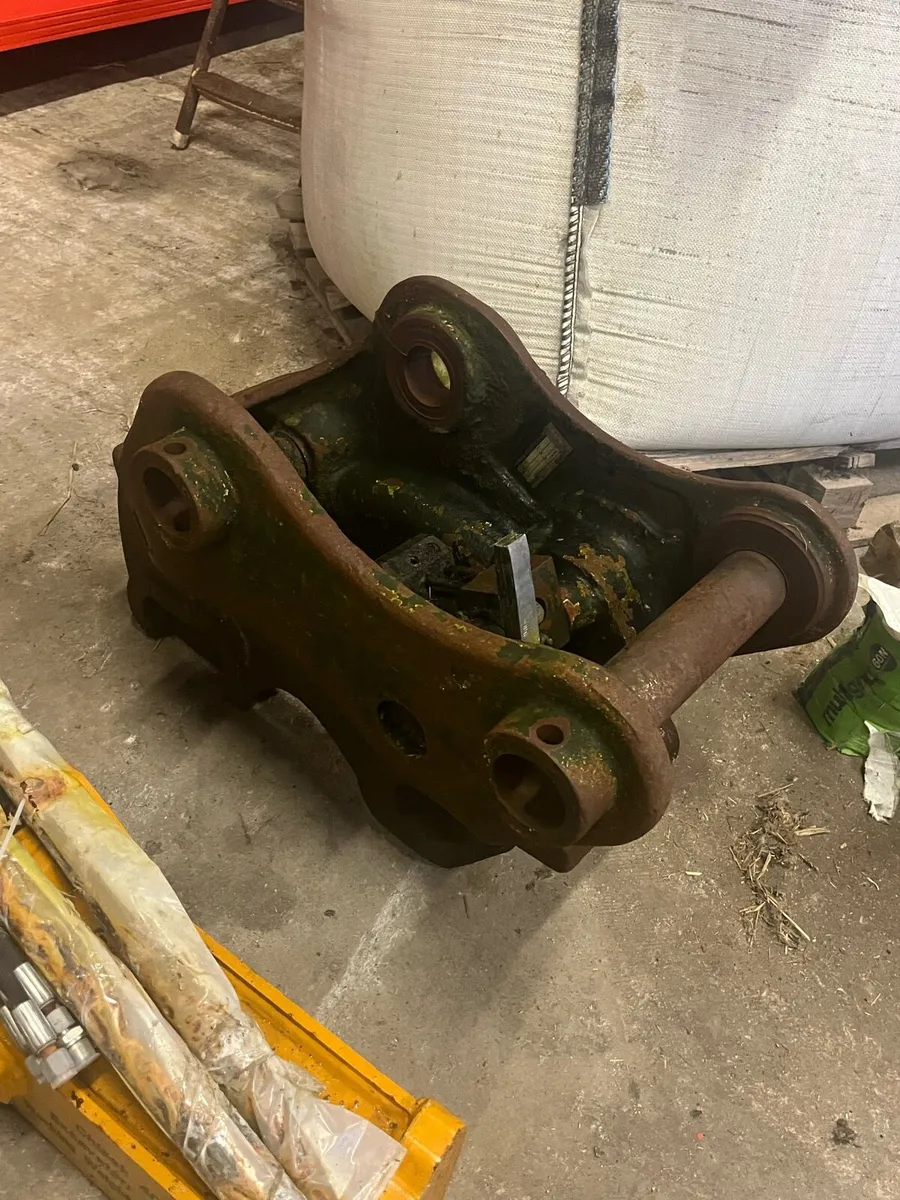 Miller quick hitch 65mm pins - Image 1