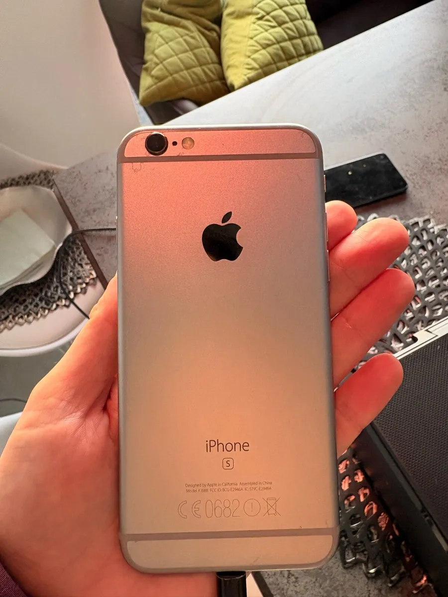 iPhone 6S - Image 2