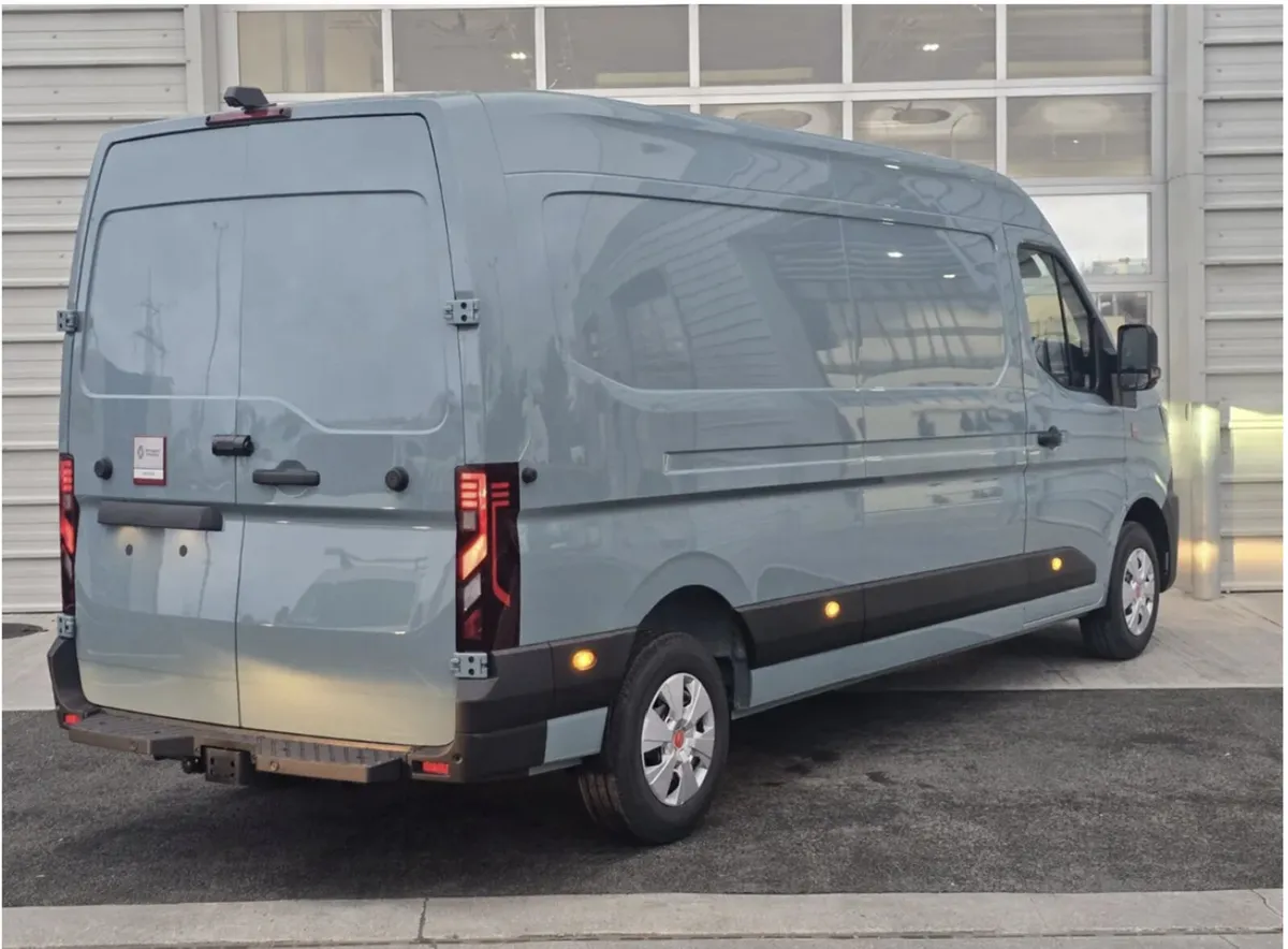 Master Red Edition L3H2 170BHP Auto - Image 4