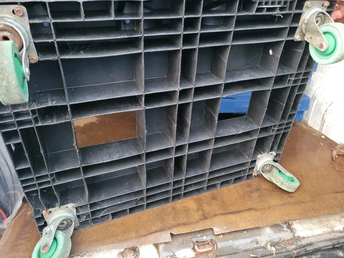 Doilies for sale great value 10e - Image 4