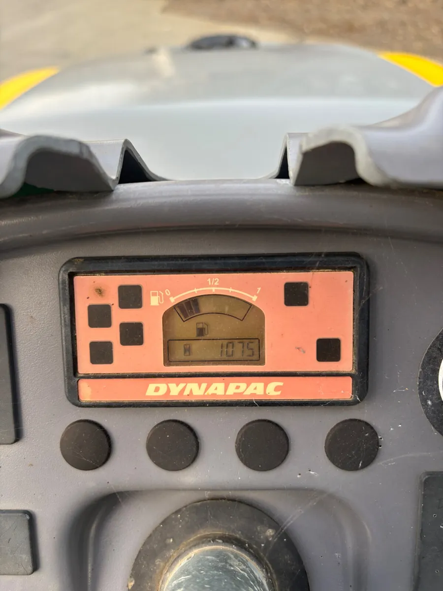 Dynapac 120 roller - Image 2
