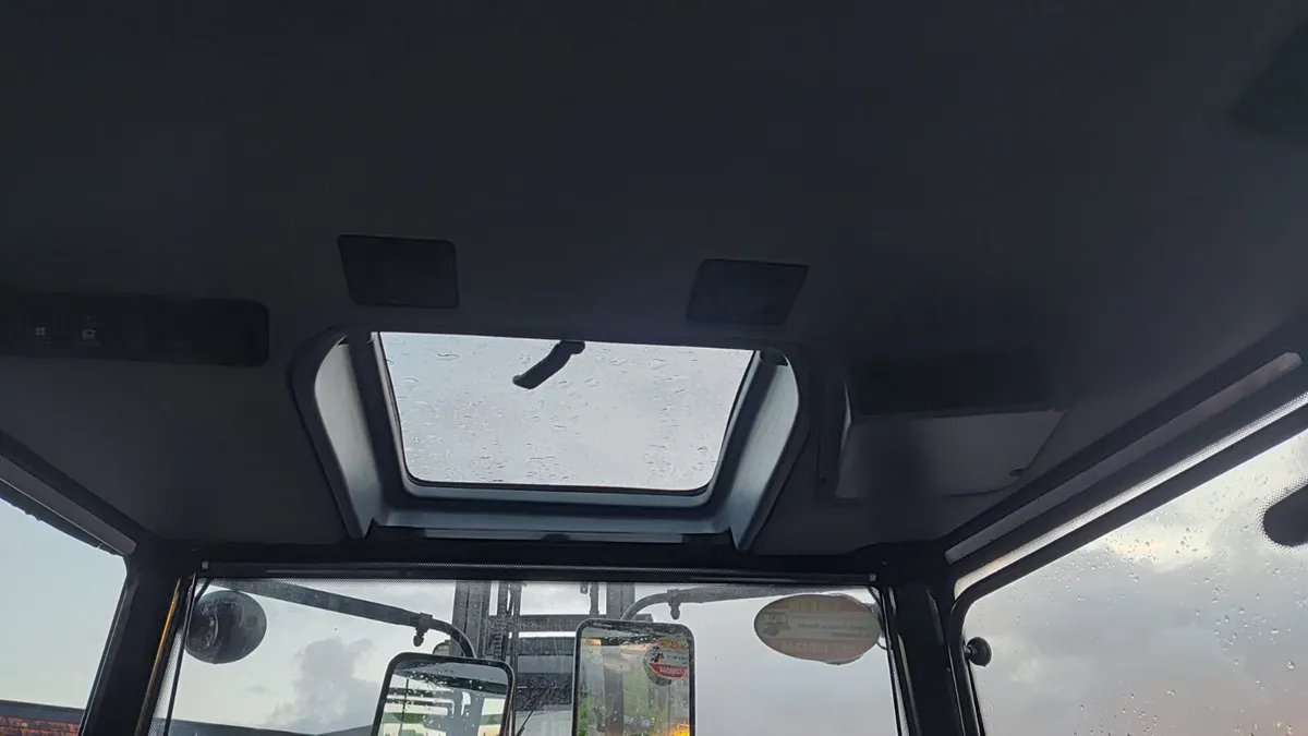 New cab. € 3400 - Image 4