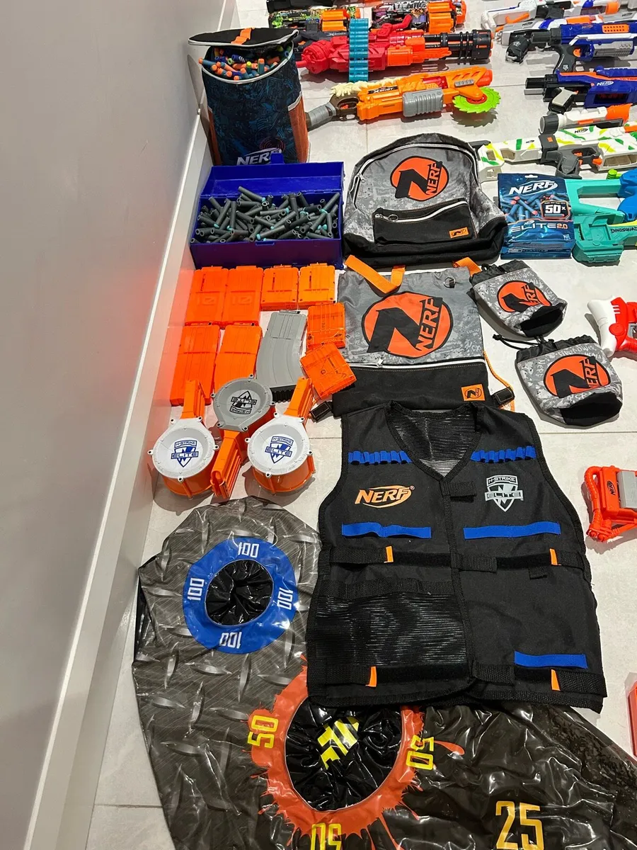 40 NERF & XSHOT Guns, Nerf Scooter, GunRack & Ammo - Image 4