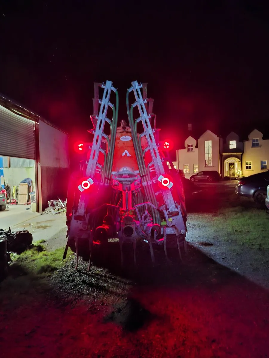 Abbey 2250r slurry tanker and 7.5m KME dribble bar - Image 4