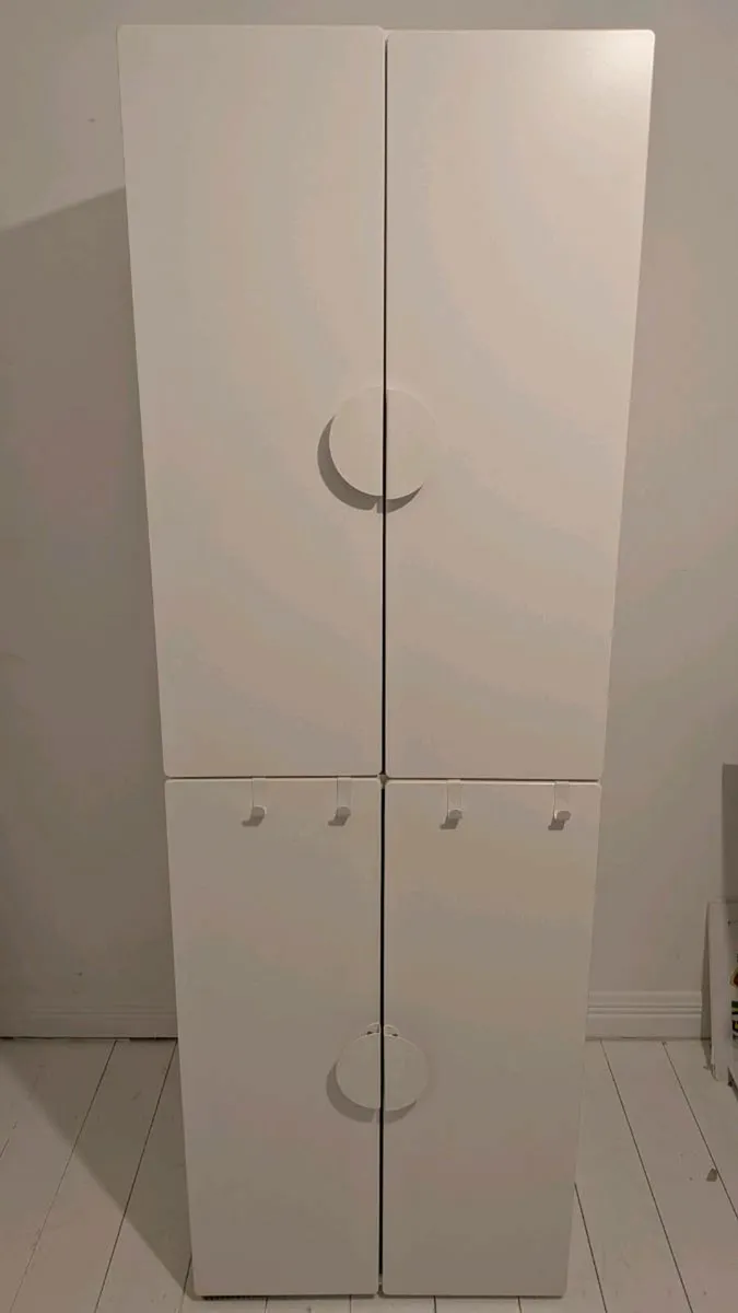 Kids wardrobe - Image 1