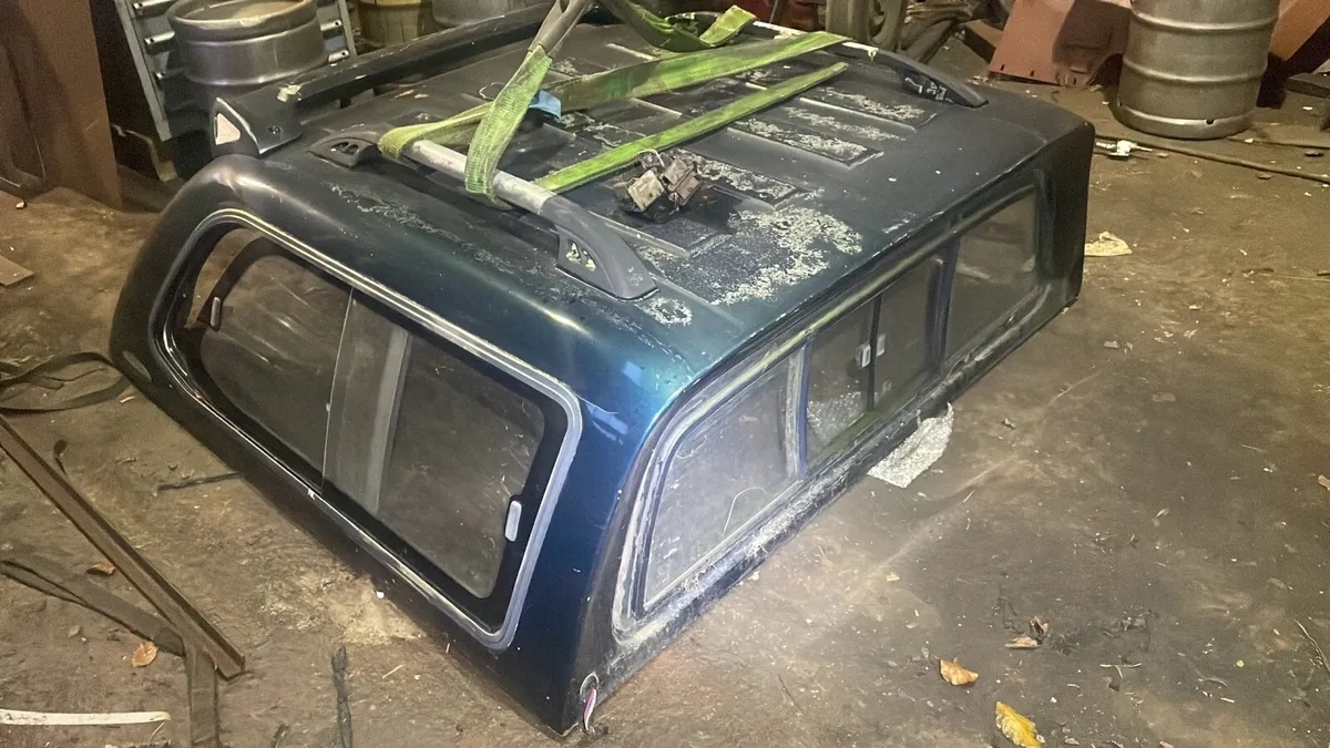 Toyota hilux canopy - Image 2