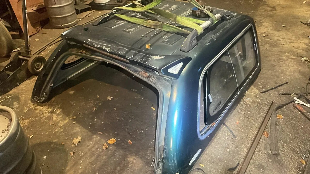 Toyota hilux canopy - Image 3