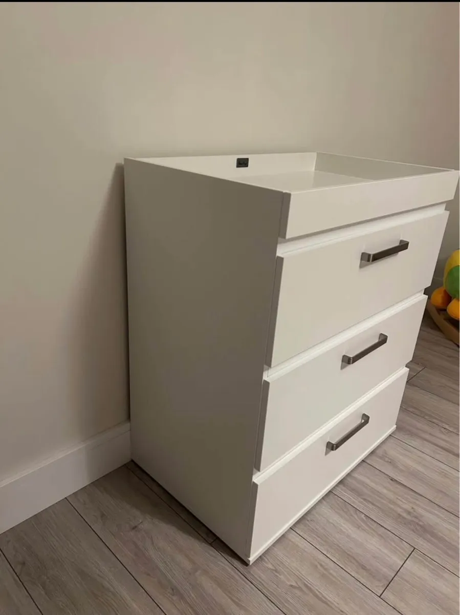 Silvercross - Changing Table - Image 3