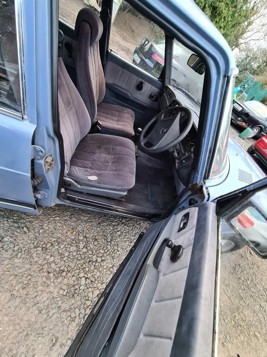 SAAB 900 GLS - Image 2