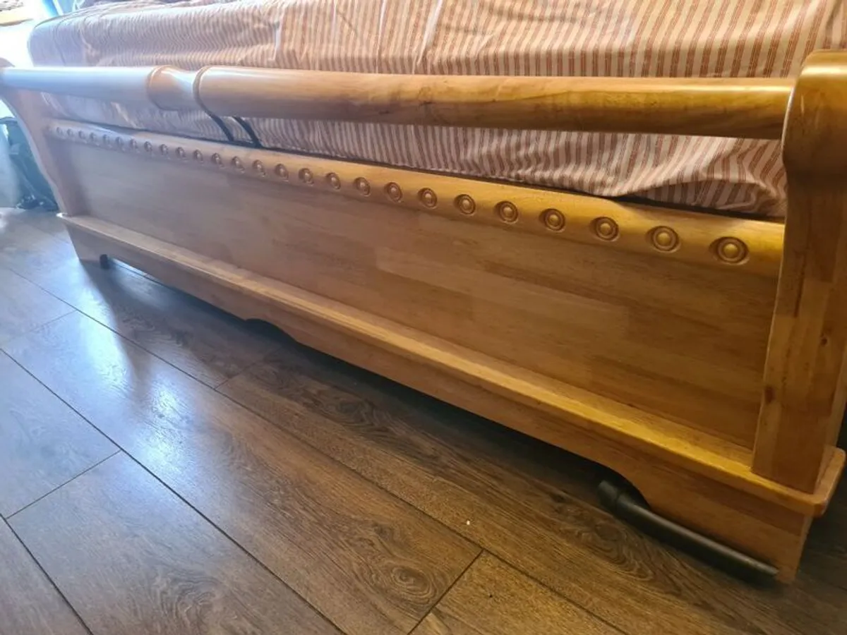 Super king bed with matching lockers - Image 3