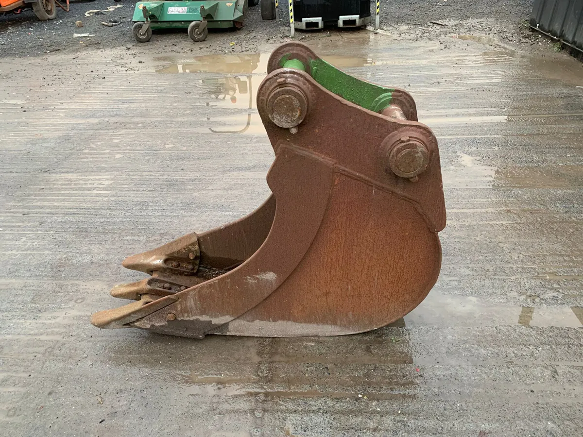 14 Inch Digger Bucket – 80mm Pins | 420mm Centres - Image 4