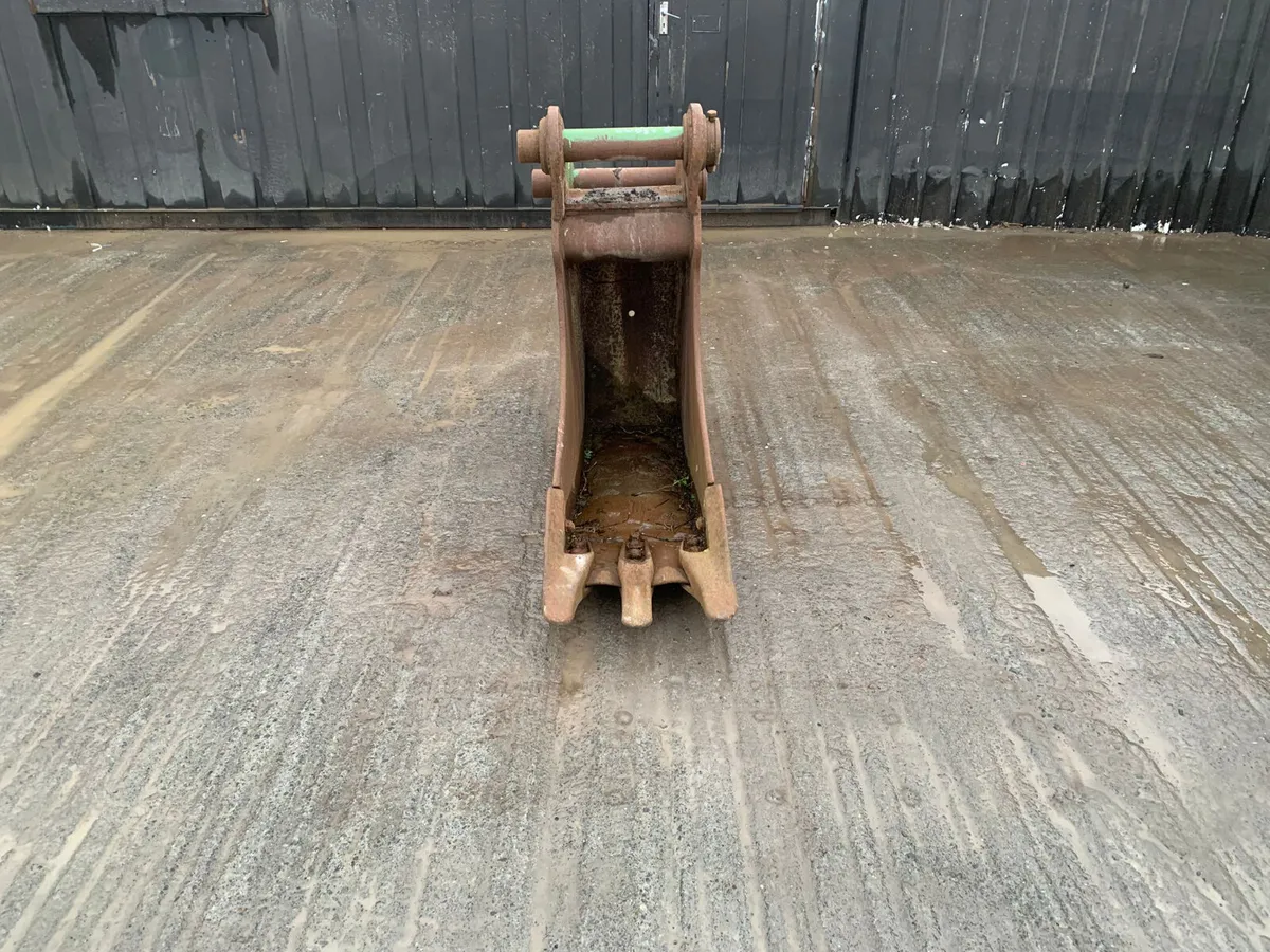 14 Inch Digger Bucket – 80mm Pins | 420mm Centres - Image 2