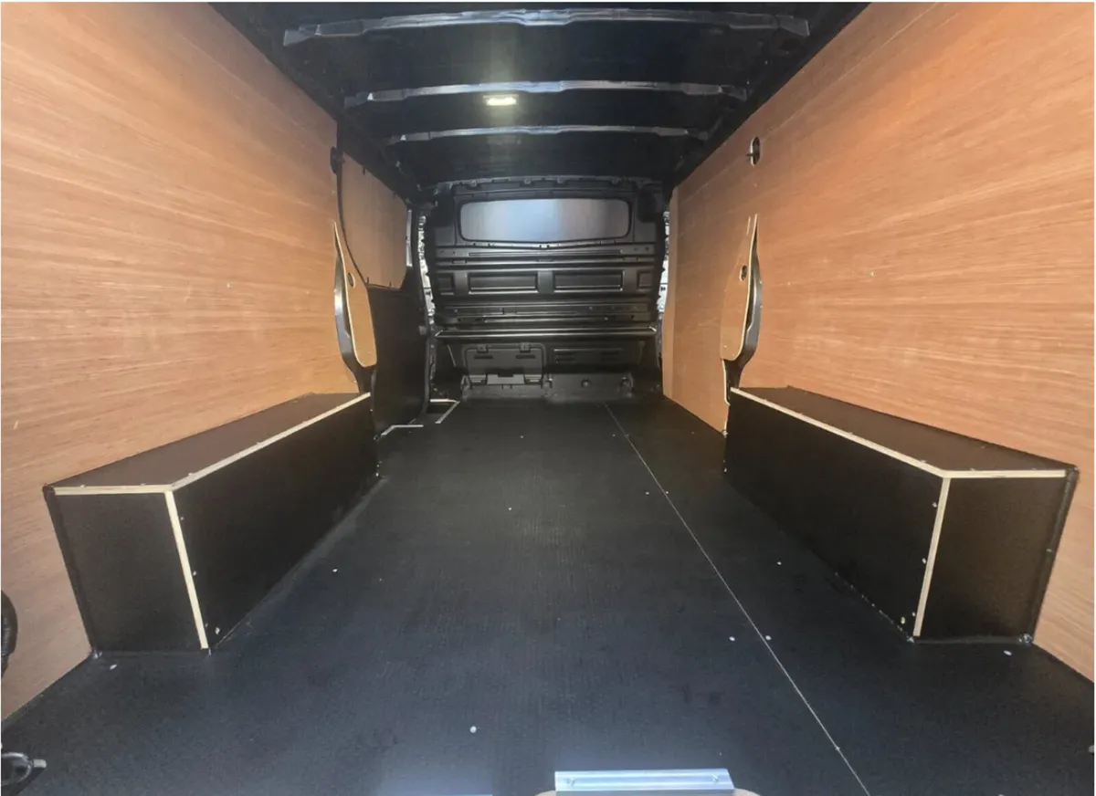 Renault Trafic Exclusive 170BHP Manual Black - Image 3