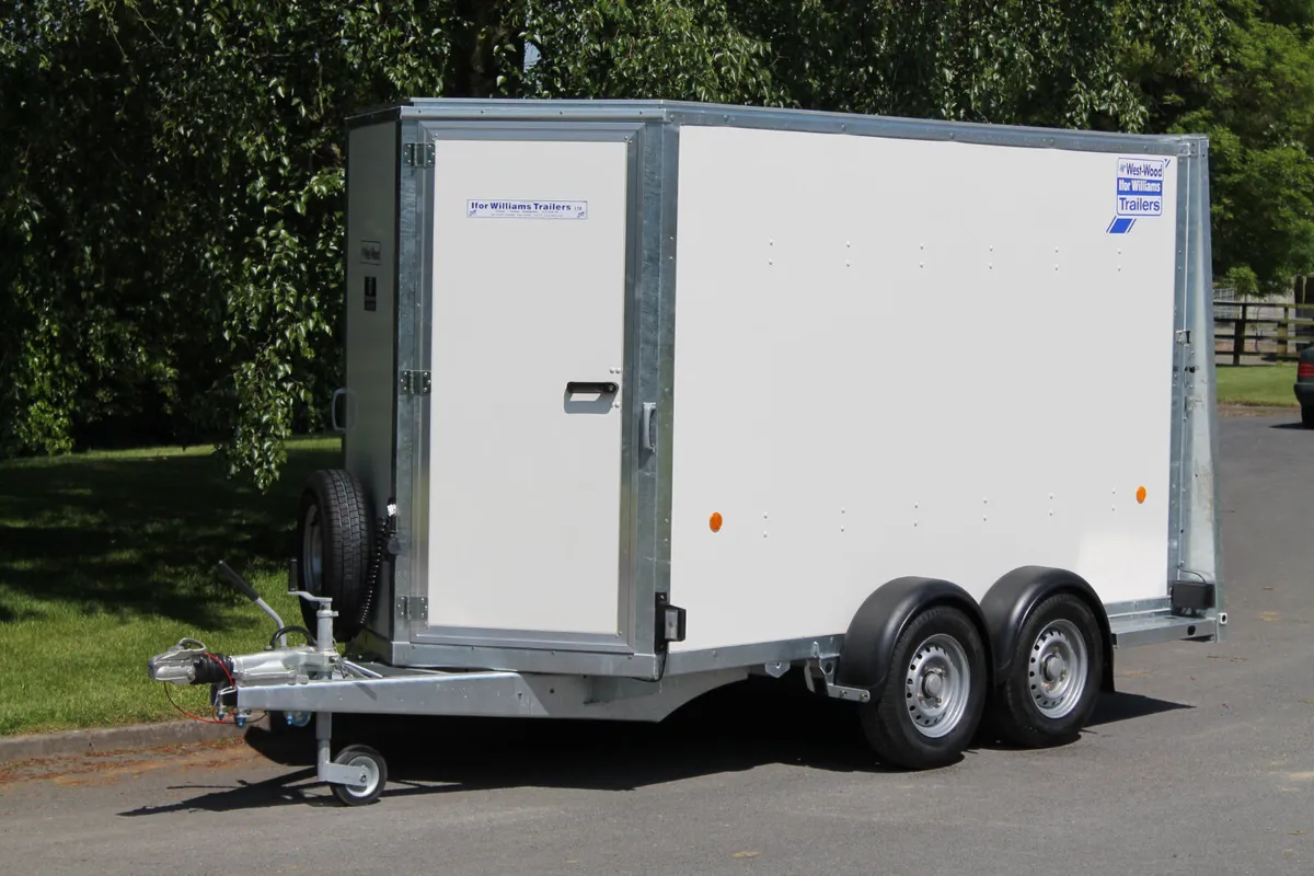 T819637 BV105 10' x 5' x 6' Ifor Williams Box van - Image 1