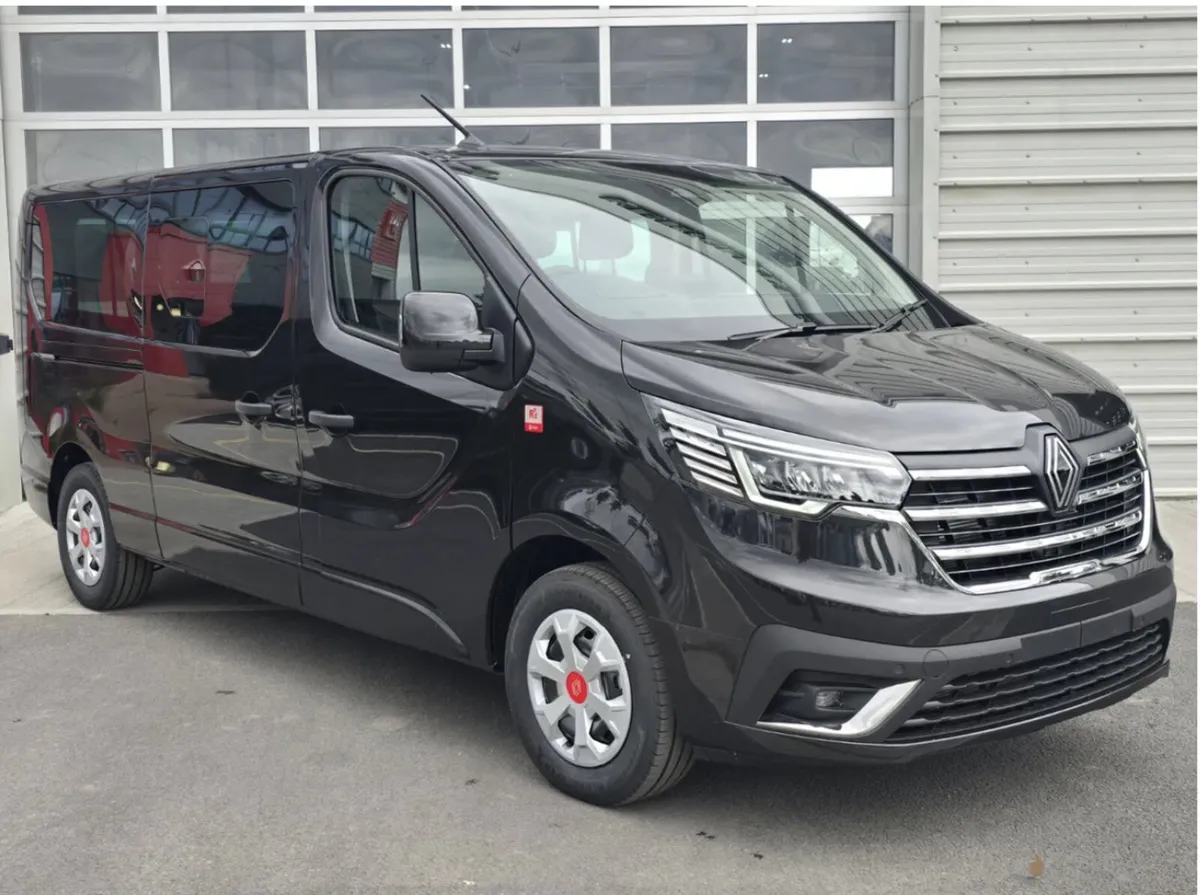 Renault Trafic Combi 170BHP Auto - Image 1