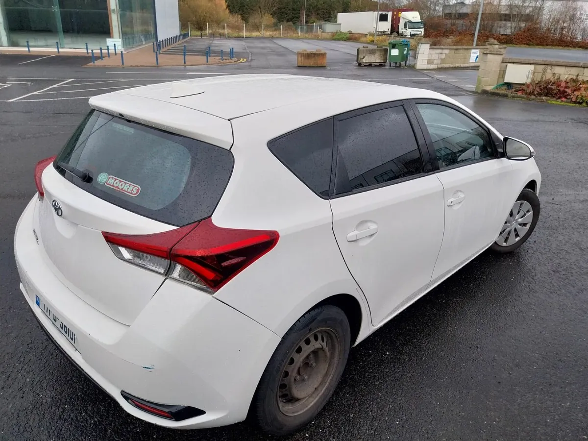 Toyota Auris 2017 - Image 3