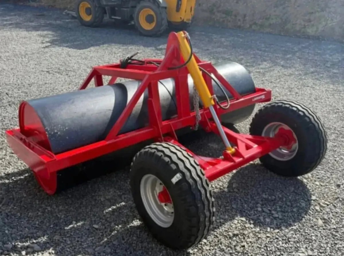 MCKENNA ROAD TOW HYDRAULIC LAND ROLLER 9FT - Image 1