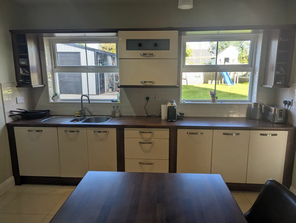 Kitchen and appliances - Image 1