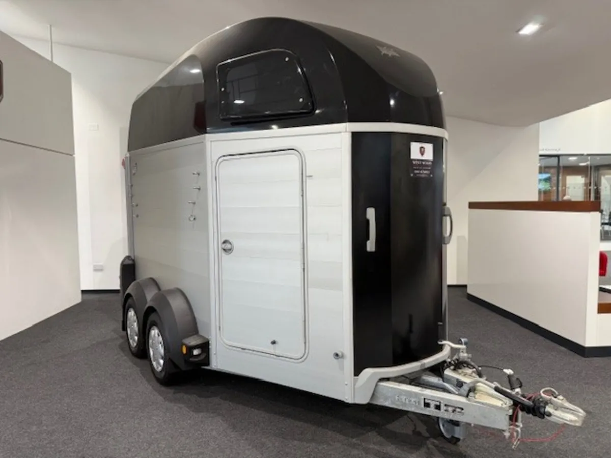 T3009352 New HBE Double Horsebox - Image 1