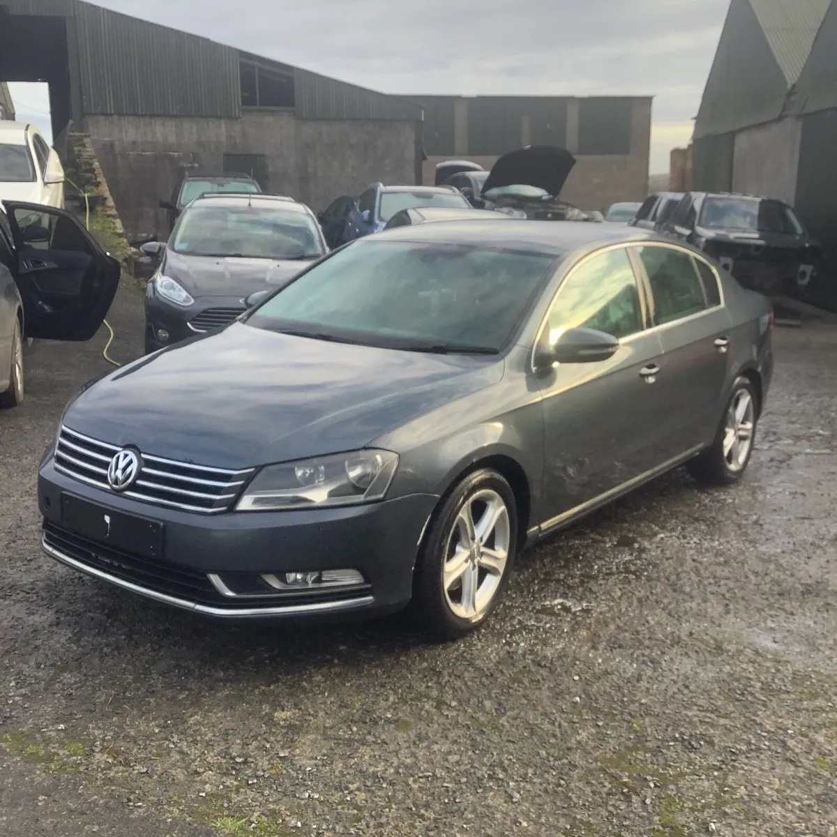 Volkswagen Passat 1.6 tdi 2013  breaking parts - Image 1