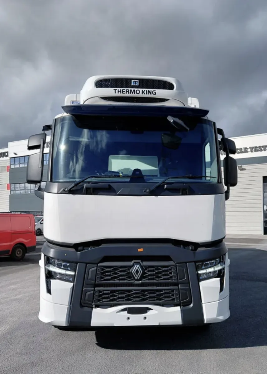 New Renault T380 Refrigerated Rigid - Image 2