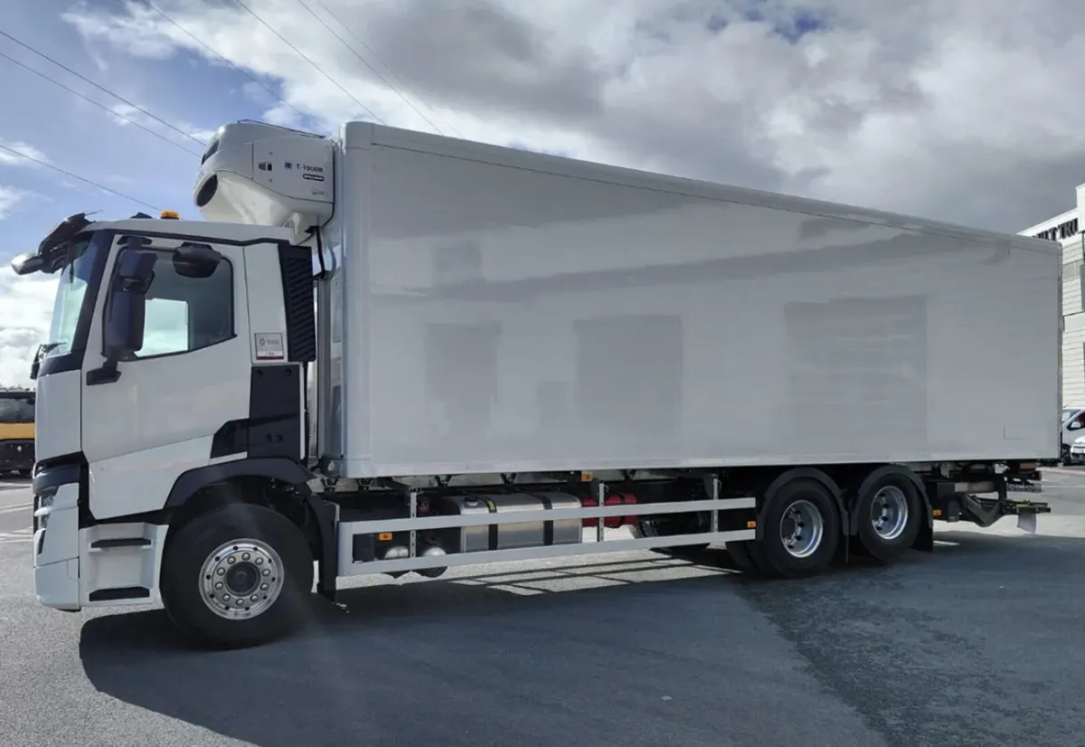 New Renault T380 Refrigerated Rigid - Image 4