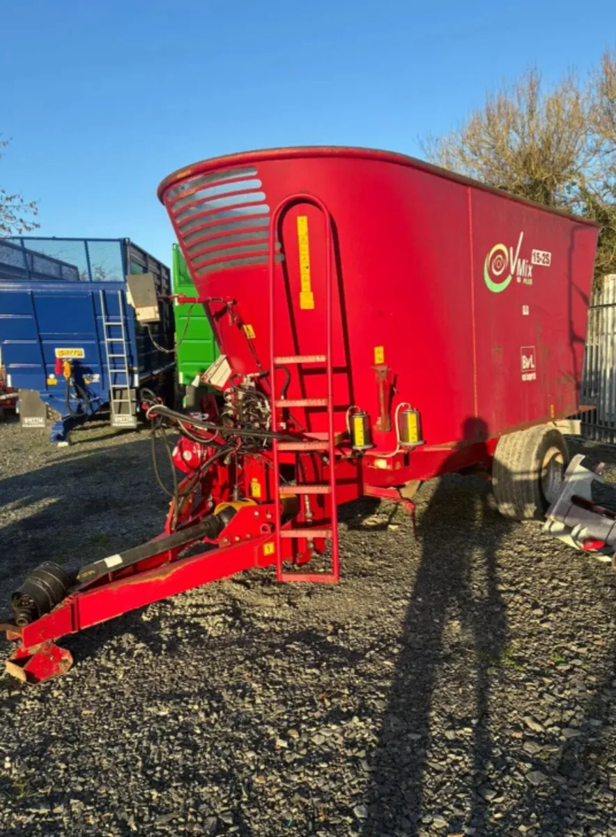 BVL 15-2S V Mix Plus Tube Feeder - Image 1