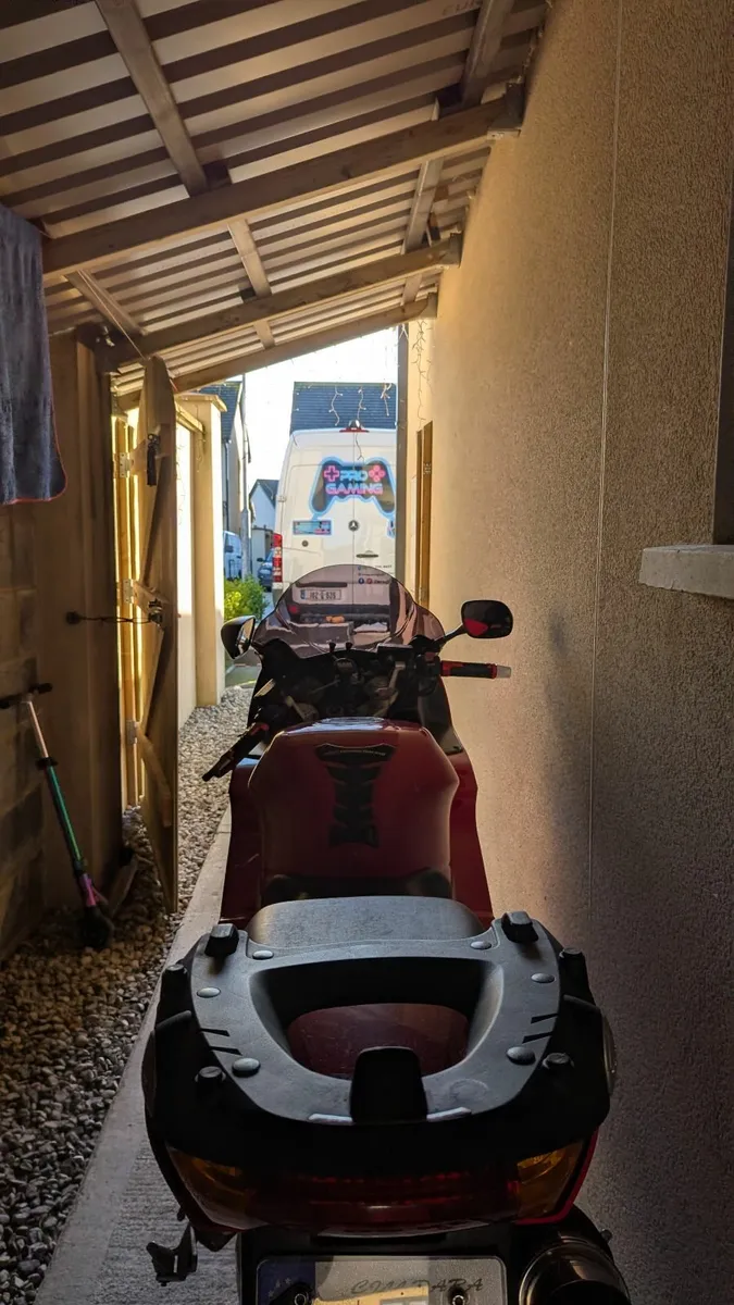 Honda VFR 800 (1999) - Image 2