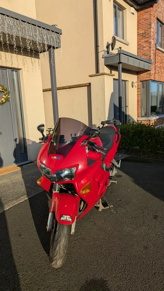 Honda VFR 800 (1999) - Image 4