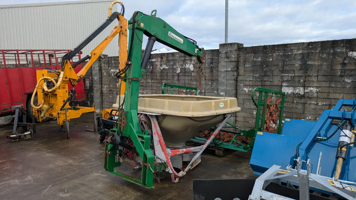 Cashels Fertiliser crane and BMC spreader - Image 2
