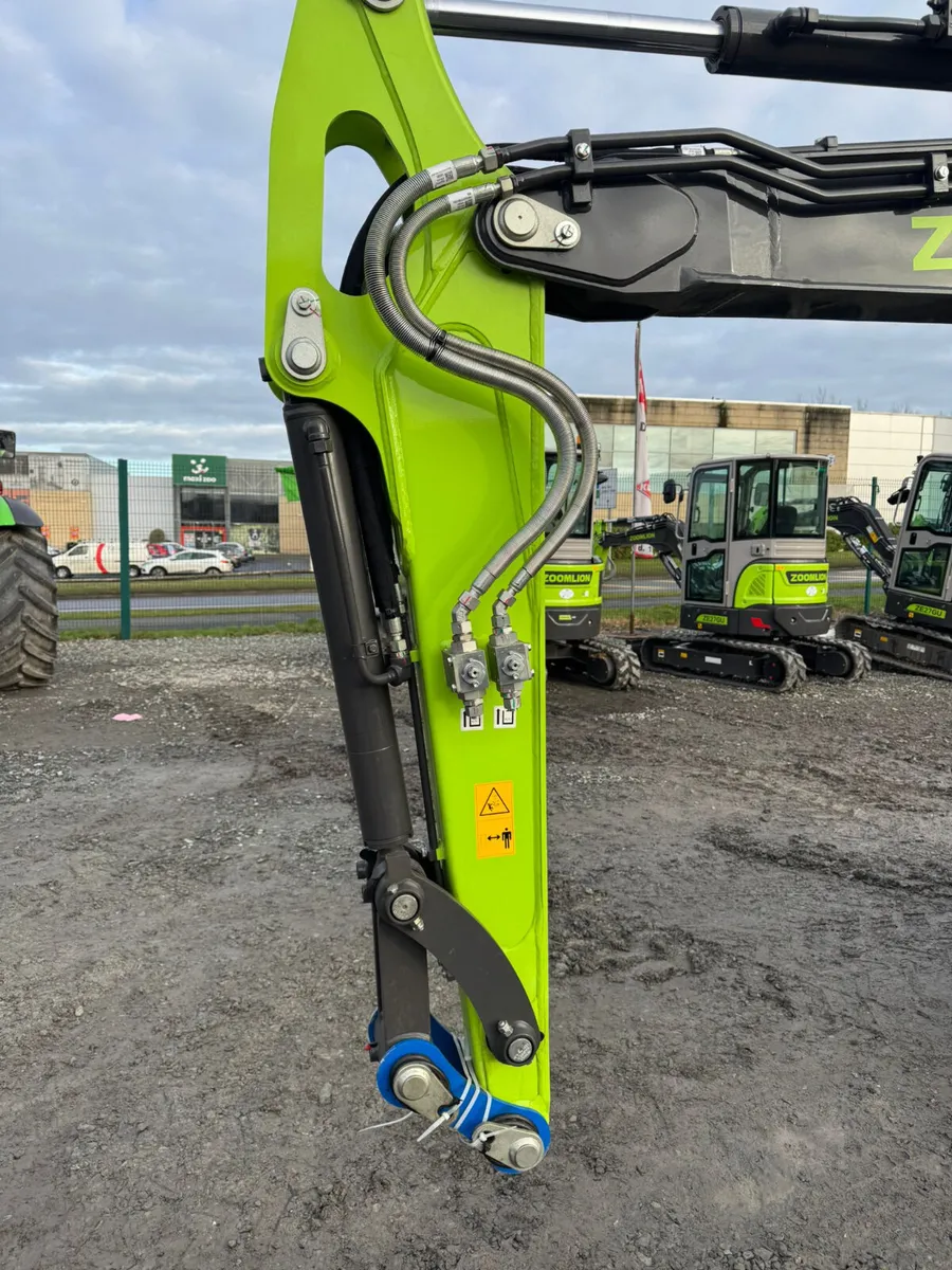5.5 T Zoomlion Excavator - Image 4