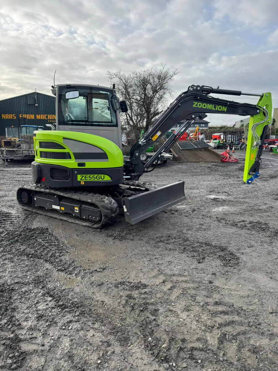 5.5 T Zoomlion Excavator - Image 1