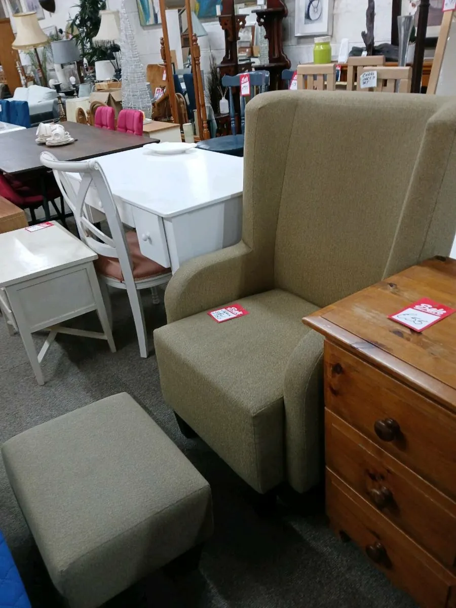 Chair and footstool - Image 3