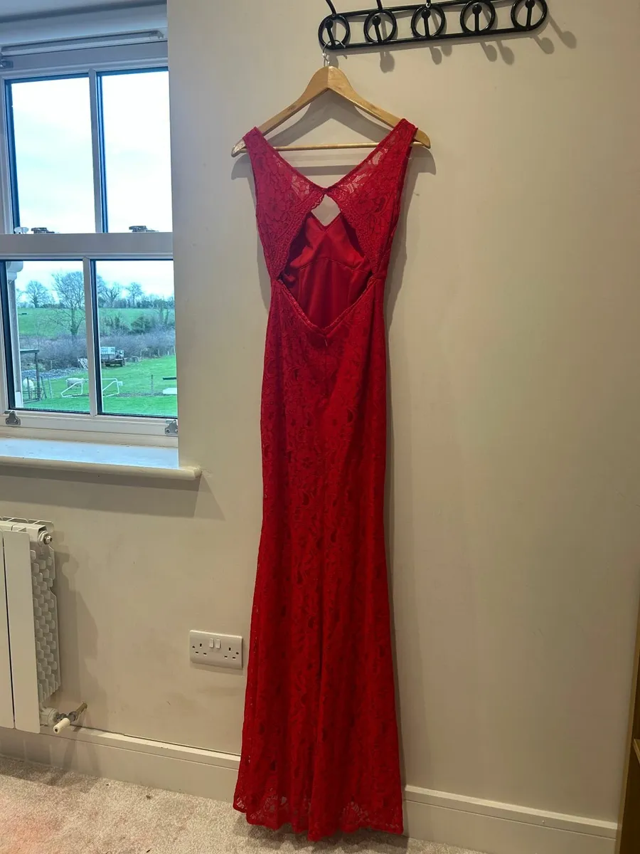 BEAUTIFUL FULL LENGTH LACE RED DRESS - Image 2