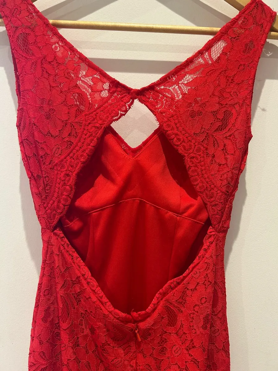 BEAUTIFUL FULL LENGTH LACE RED DRESS - Image 3