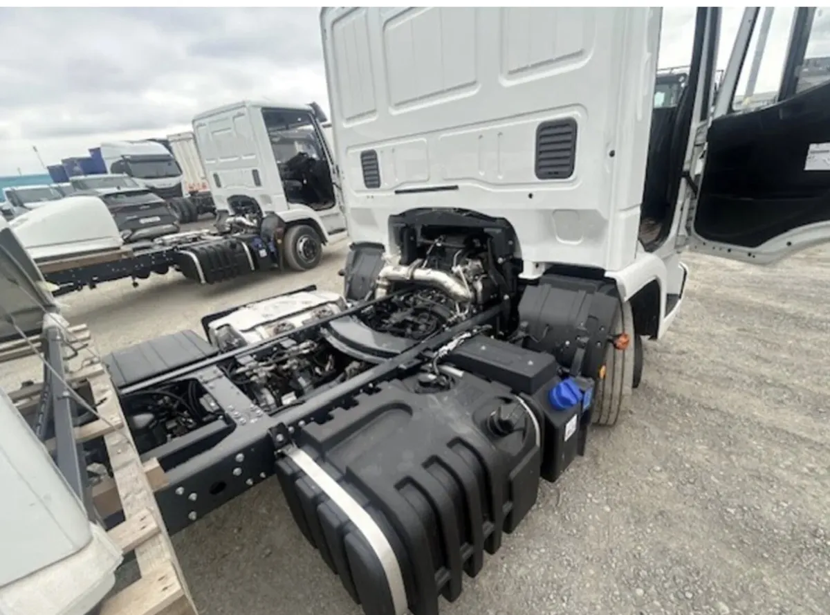 NEW*Iveco Eurocargo Chassis Automatic 75-190 - Image 4
