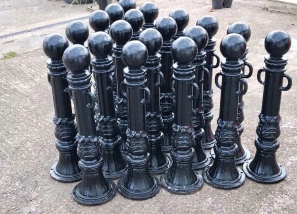 !!CAST IRON BOLLARDS!! - Image 1