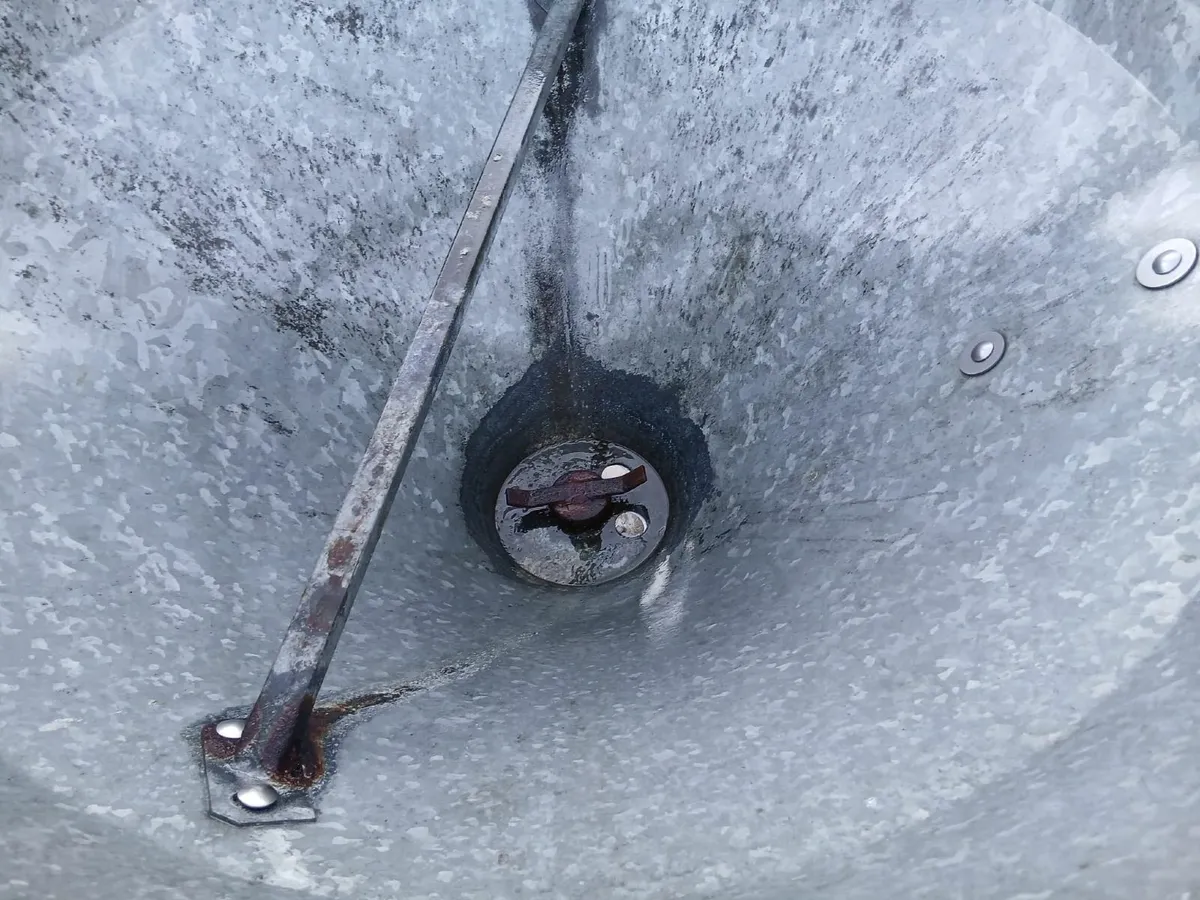 S/H JARMET  1/2 TONNE FERT SPREADER - Image 3