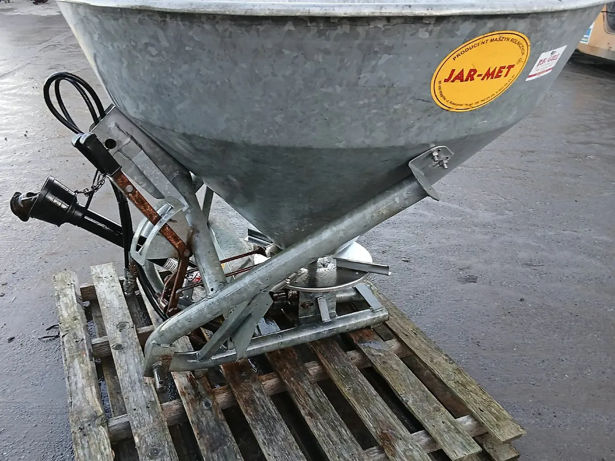 S/H JARMET  1/2 TONNE FERT SPREADER - Image 1