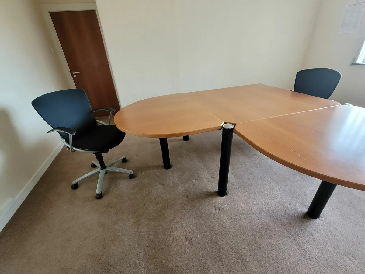Office boardroom/workstation table + 2 chairs - Image 3