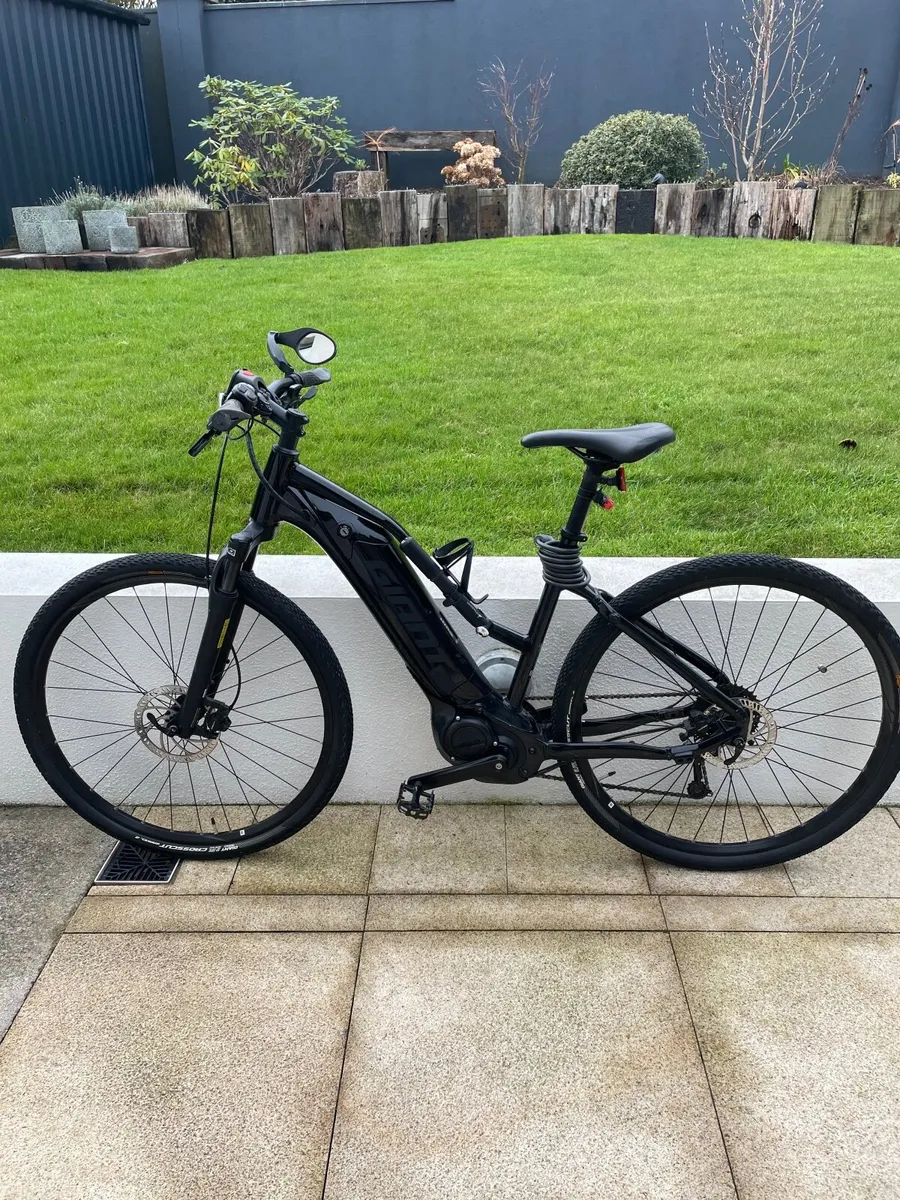 Giant Roam E+ electric bicycle - Image 1