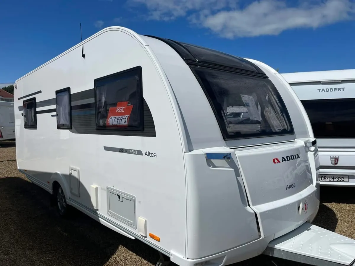 2018 ADRIA ALTEA 552UP TRENT 4/5 BERTH ISLAND BED - Image 4