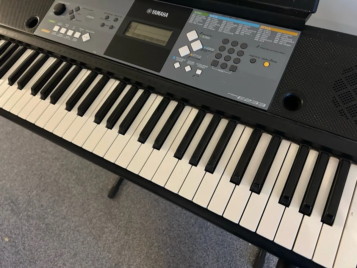 Yamaha keyboard - Image 2