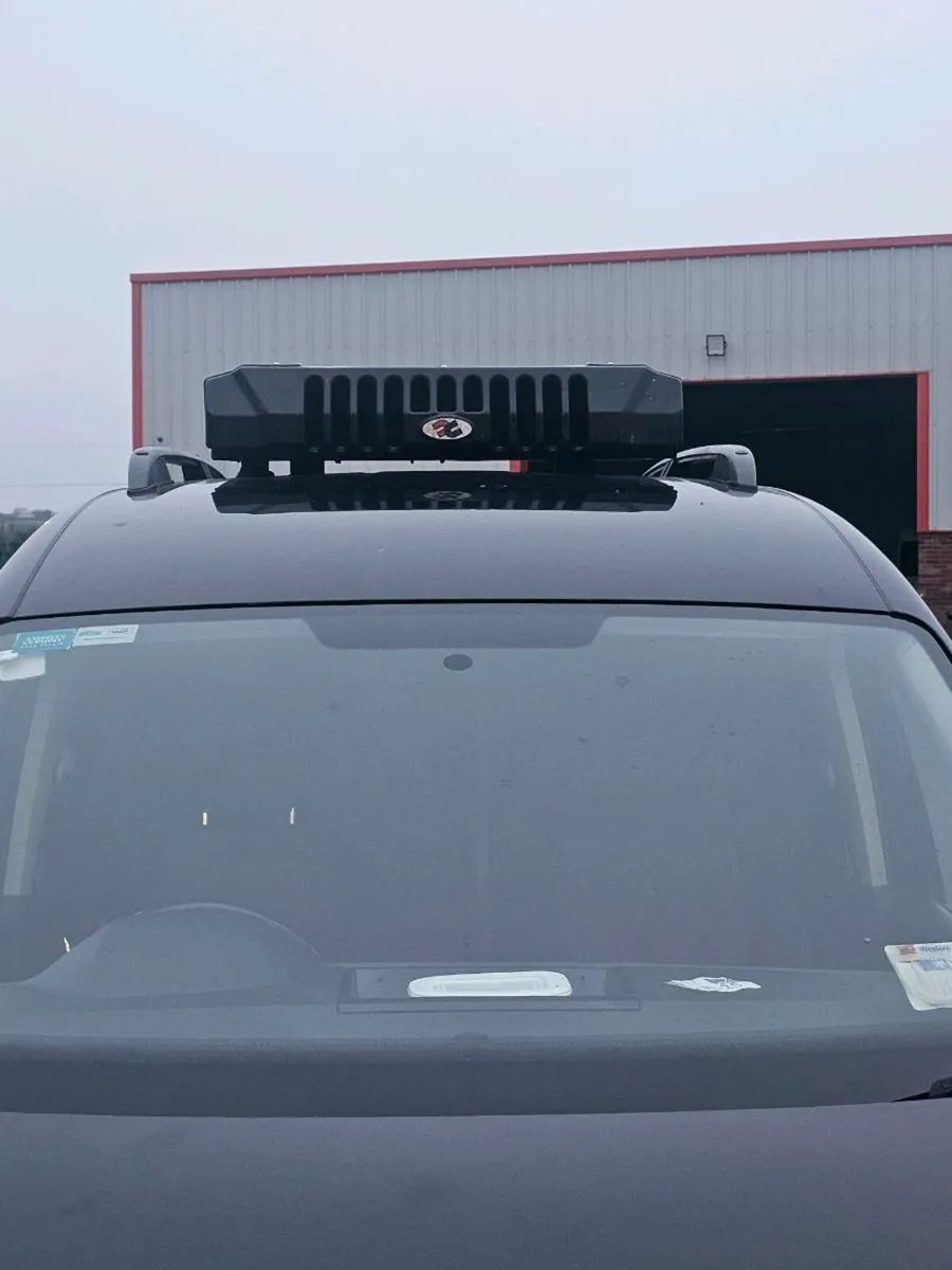 Fridge van low mileage - Image 2