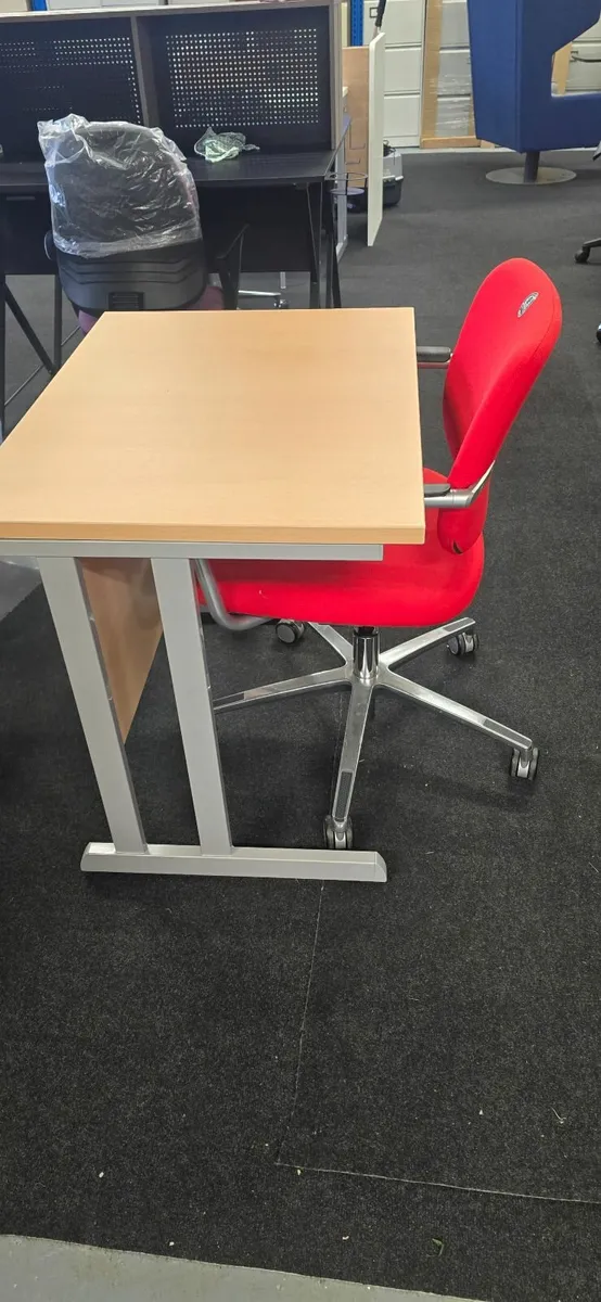 Student desks and chairs(student accommodation) - Image 3