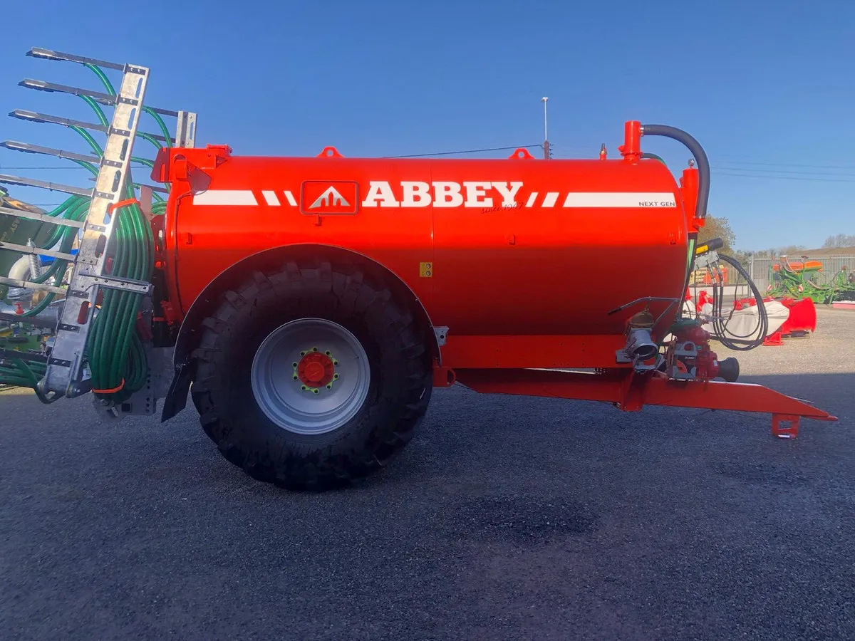 New Abbey 2000 7.7 Mtr Shoe Slurry Tanker - Image 1